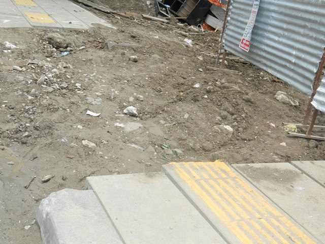 ENGELLİ ÇİZGİLERİ İŞGAL ALTINDA...