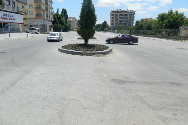 ACİL TRAFİK LAMBASI KONMALI!