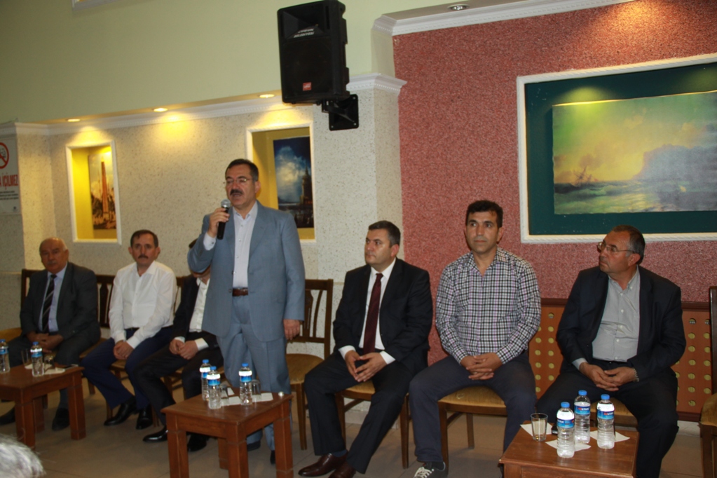 Başkan Acehan, Belediye Personeli ve Kent Konseyi Üyeleriyle Bayramlaştı