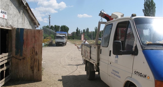 Çubuk’ta sinekle mücadele çalışması