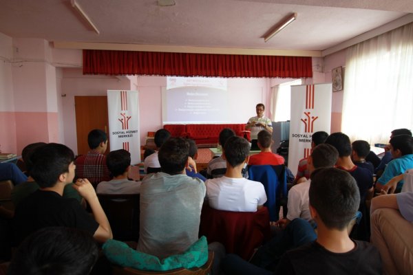 KURAN KURSU ÖĞRENCİLERİNE MEDYA OKUR-YAZARLIĞI EĞİTİMİ VERİLDİ