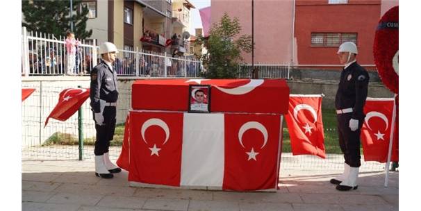 ŞEHİT POLİSİ SON YOLCULUĞUNA BİNLERCE VATANDAŞ UĞURLANDI