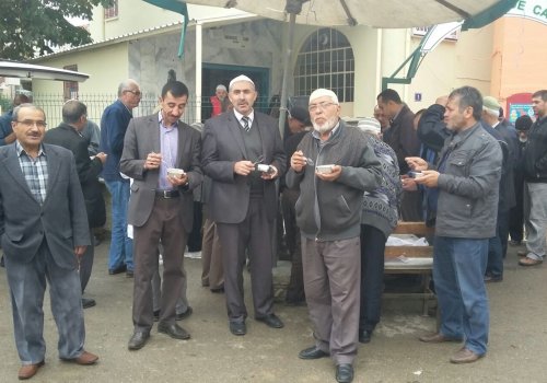 Çubuk'ta aşure dağıtıldı