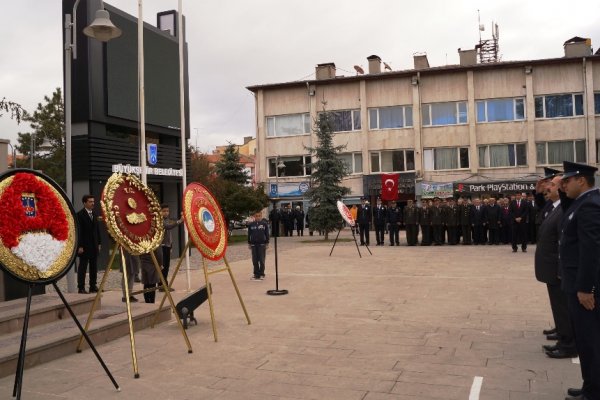 Büyük Önder Atatürk'ü anıyoruz