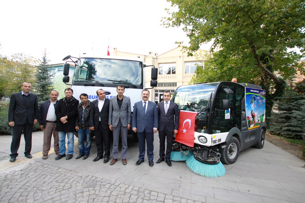 Çubuk Belediyesine iki yeni hizmet aracı