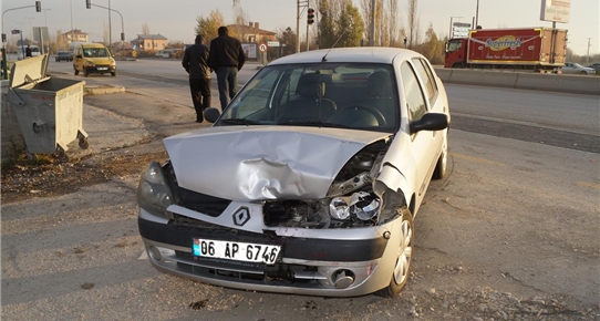 Sünlü Kavşağında trafik kazası 4 yaralı