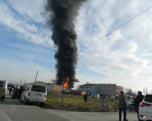 SANAYİ’DE YANGIN...