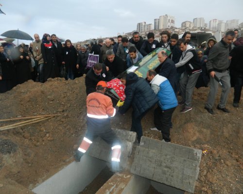 ALEV ÖĞRETMEN SON YOLCULUĞUNA UĞURLANDI