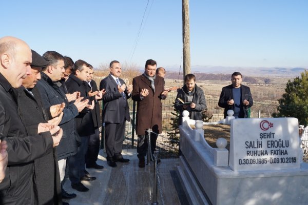 Şehit polisin mezarında, şehide yakışır düzenleme