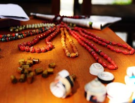 Arkadaşına kızdı tesbih ustası oldu