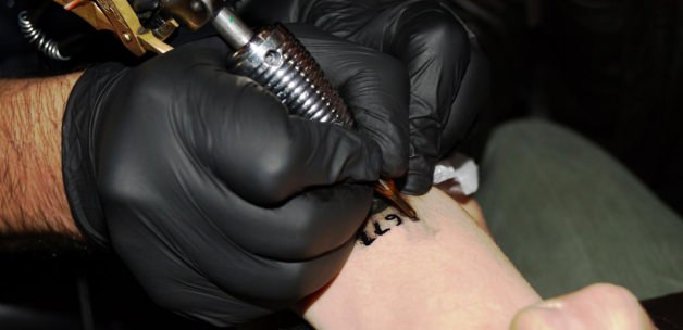 Engellilere Kaybolmaya Karşı 'Sevgi İzi' Dövmesi Yapıldı