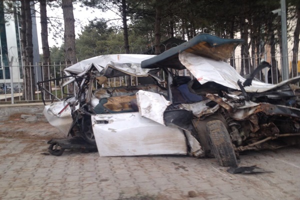 Çubuk'ta feci trafik kazası: 1 ölü 1 yaralı