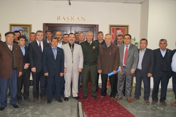 Başkan Acehan, muhtar ve dernek temsilcileriyle toplantı düzenledi