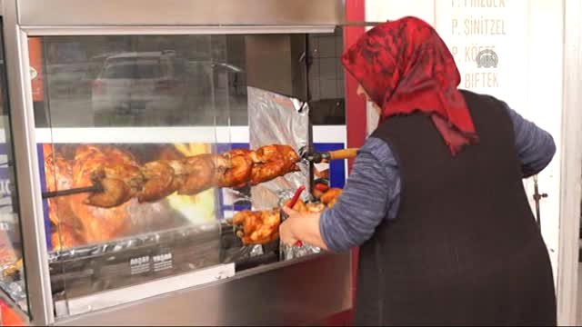 3 Çocuk Annesi Kadın Kasaplıkla Geçimini Sağlıyor