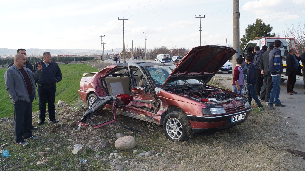Trafik kazası: 1 ölü, 3 yaralı