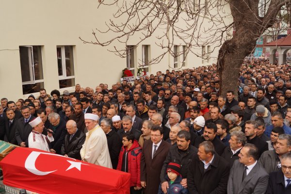 GÖREVE GİDERKEN PATLAMADA ÖLEN SAĞLIK MEMURU TOPRAĞA VERİLDİ