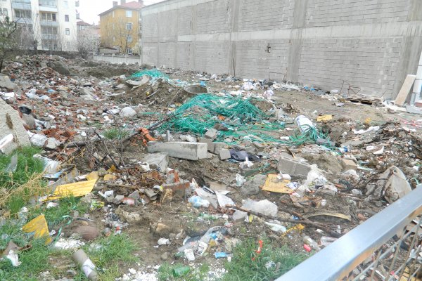 BOŞ ARSALAR HALA ÇÖPLÜK...