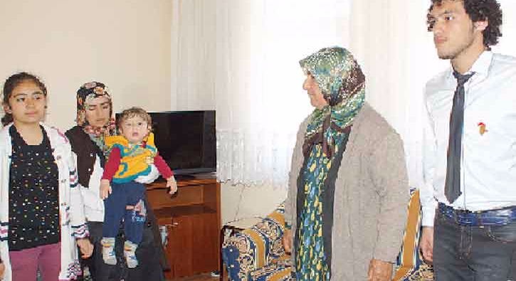 Ödülünü şehit oğluna verdi