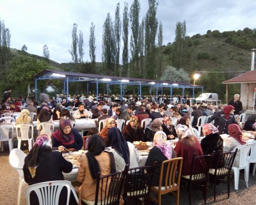 600 kişi her gün iftarını birlikte yapıyor