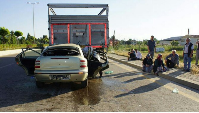 Trafik kazası ; Aynı Aileden 3 Ölü 1 Yaralı