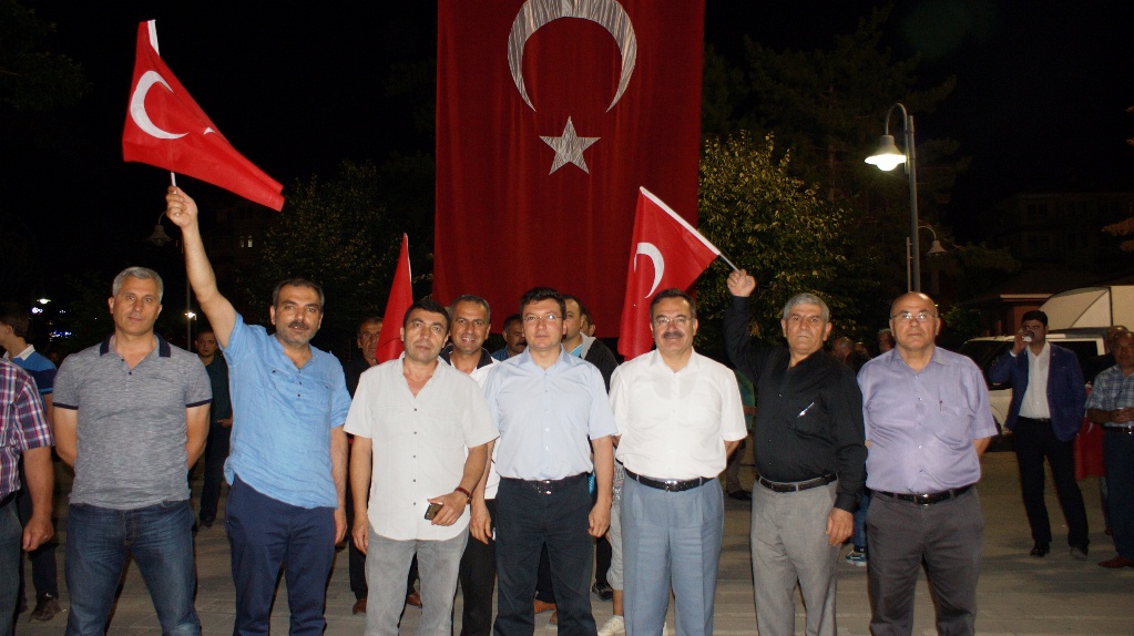 Atatürk Parkı'nda Demokrasi Nöbeti Deva Ediyor