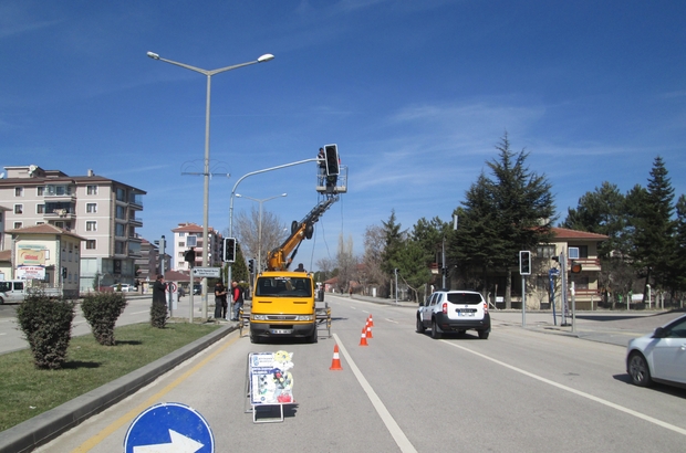 Çubuk'ta yeni sinyalizasyon lambaları ve trafik işaret levhaları yapıldı.