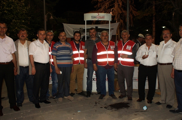 Türk Kızılayı'ndan demokrasi nöbetçilerine ikram