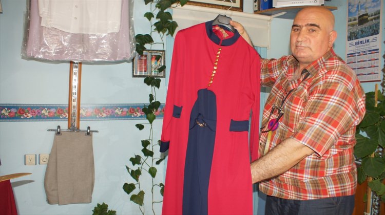 Ağabeyinden öğrendiği terziliği 49 yıldır sürdürüyor