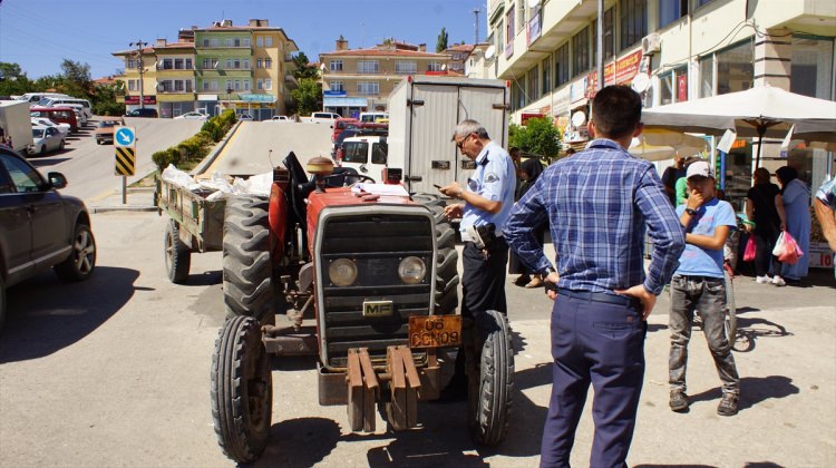 Çubuk'ta Traktörün Çarptığı Kadın Ağır Yaralandı