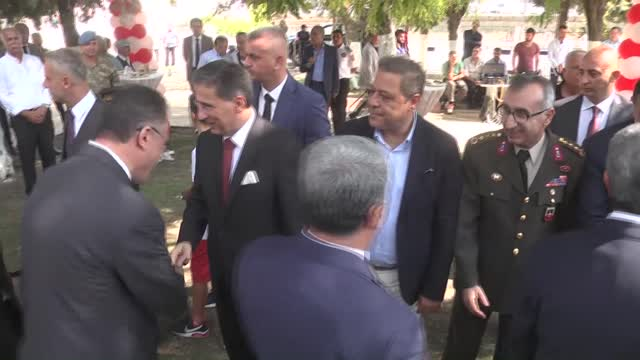 Yöneticiler ve Halk Parkta Bayramlaştı