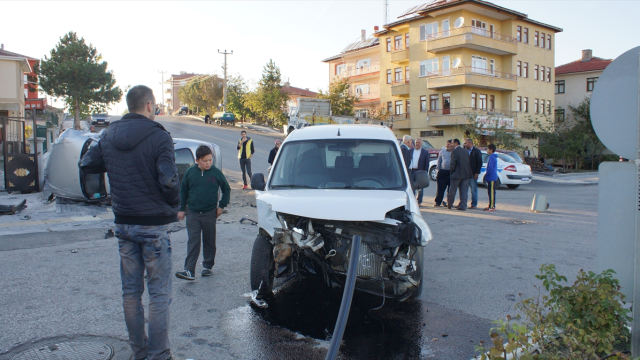 Çubuk'ta Trafik Kazası: 2 Yaralı