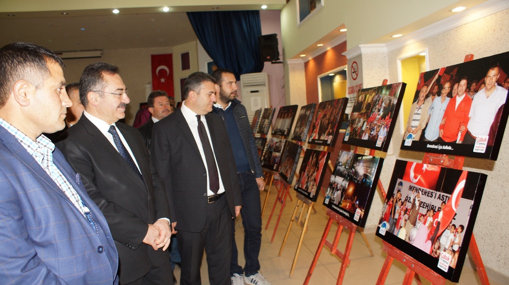 Çubuk Belediye Başkanı Acehan, fotoğraf sergisini gezdi