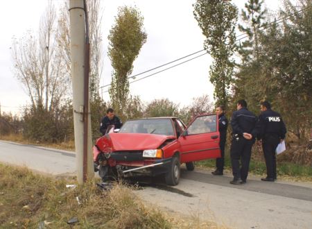 Çubuk'ta Otomobil Direğe Çarptı: 1 Ölü