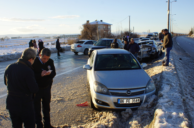 İki zincirleme trafik kazası; 15 yaralı
