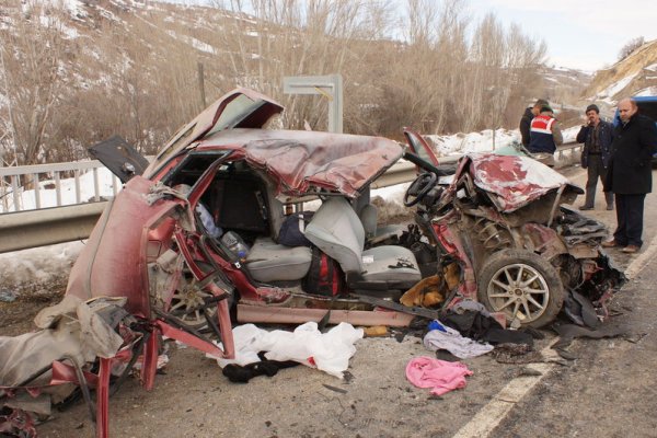 Çubuk'ta zincirleme kaza: 3 ölü, 3 yaralı