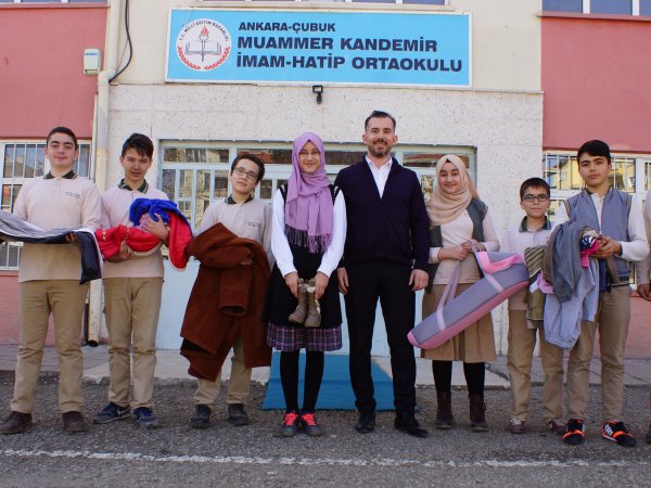 Çubuk'ta "askıda kıyafet" projesi