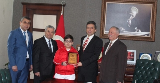 Kaymakam İbrahim Çenet, Şampiyon Sporcuyu Kabuletti