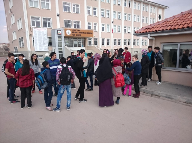 Öğrencilerden Suriyeli Çocuklara Yardım