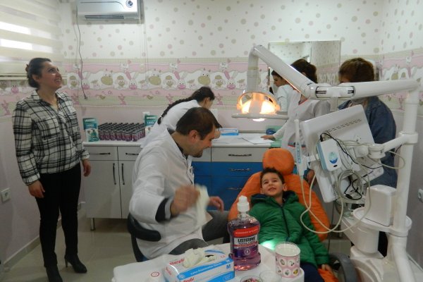 KIRKKONAKLAR POLİKLİNİĞİ’NDEN  ANAOKUL ÖĞRENCİLERİNE “AĞIZ VE DİŞ SAĞLIĞI TARAMASI”