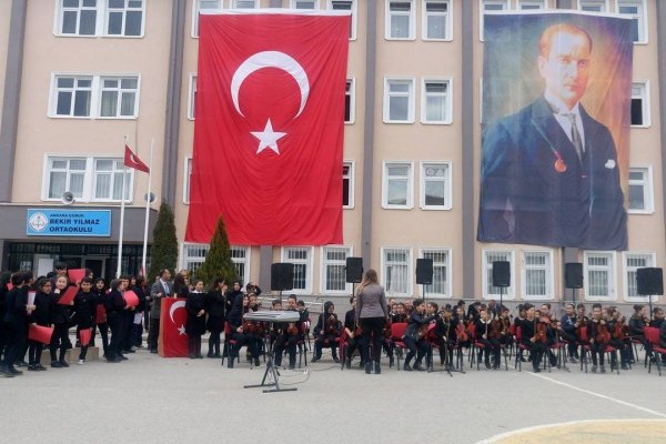 BEKİR YILMAZ ORTAOKULU’NDAN “ÇANAKKALE ZAFERİ ” ETKİNLİĞİ...