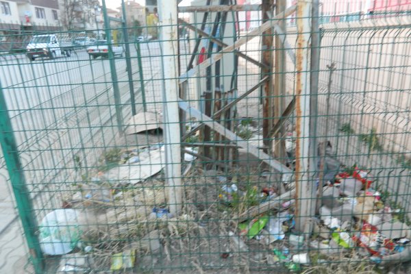 TRAFO ÇEVRELERİ ÇÖPTEN GEÇİLMİYOR...