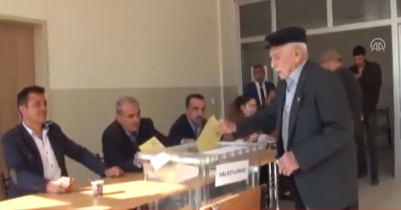 Çubuk'ta Yaşlılar Sandık Başına Gitti