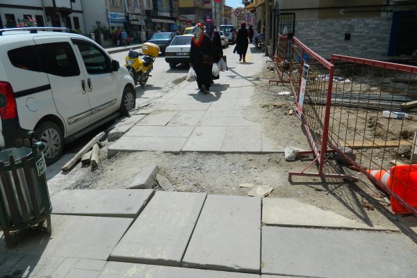 ÇUBUK ŞEHİRLEŞMEDEN ÇOK UZAK...