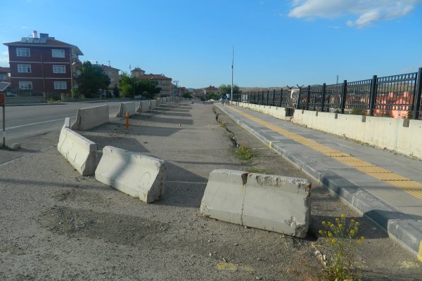 ADNAN MENDERES BULVARI’NDA HEYELAN ÇALIŞMALARI NEDEN DURDURULDU?