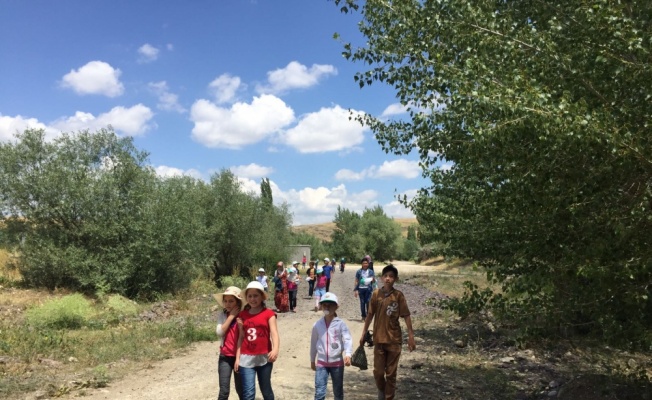 Suriyeli Çocuklar, Hatıra Ormanında Çevre Temizliği Yaptı
