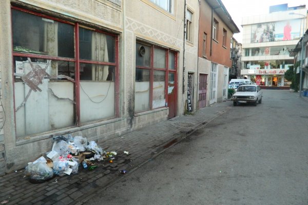 KENT MERKEZİ’NDE ÇÖPLÜK...