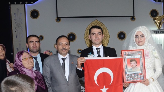 Şehit oğlunun mutlu günü