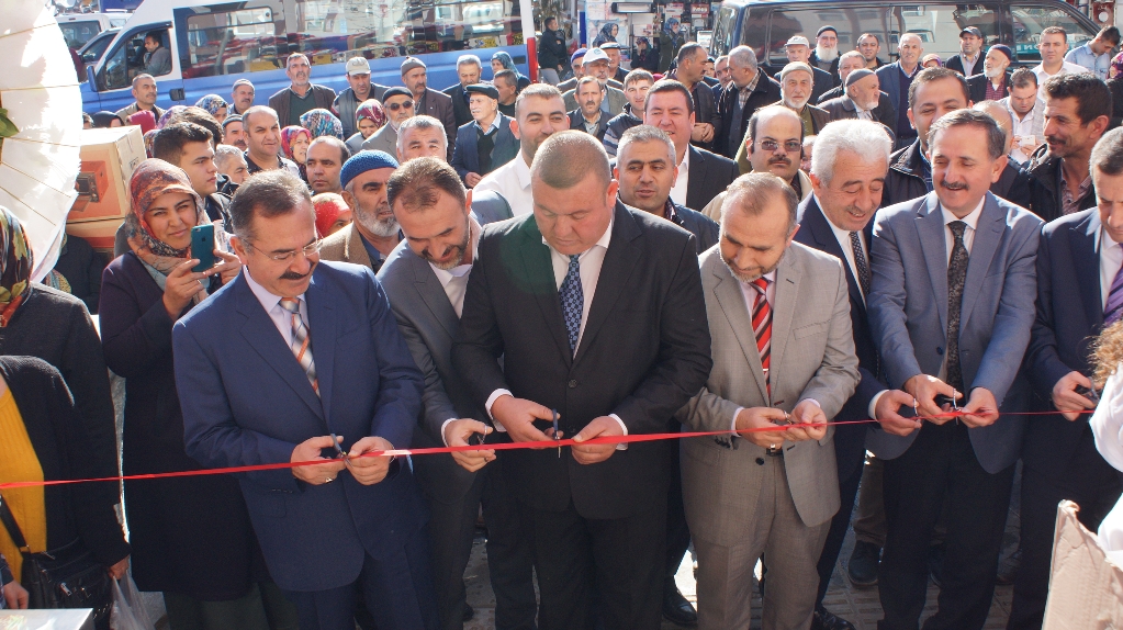 Çubuk Belediye Başkanı Acehan, işyeri açılışına katıldı