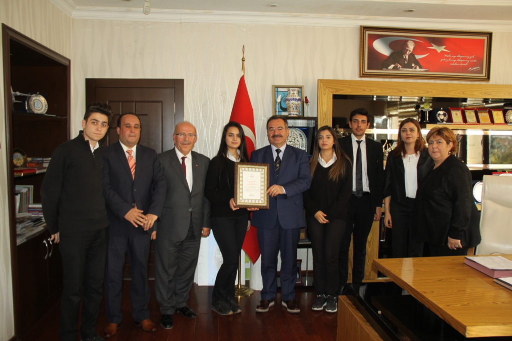 Çubuk Yıldırım Beyazıt Anadolu Lisesi Proje Ekibi Ödül Aldı