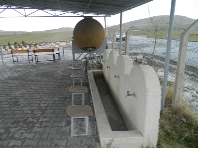 ASRİ MEZARLIK’TAKİ AKSAKLIKLAR DEVAM EDİYOR...